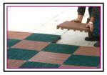 6 Una mattonella plastica carrabile per formare pavimentazioni o piattaforme drenanti 2